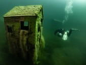 Дайвери показали знімки підводного села в одному з "найчистіших озер Німеччини" - фото 3