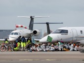 Понад 100 кліматичних активістів блокували зльоти приватних літаків в Амстердамі - фото 2